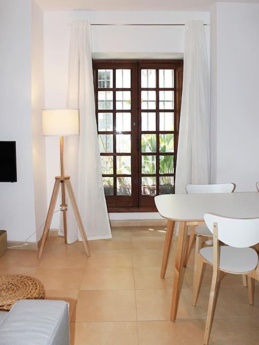 Fancy Apartment In A Historic House, Chiclana City Center By C. Dreams チクラナ・デ・ラ・フロンテーラ エクステリア 写真