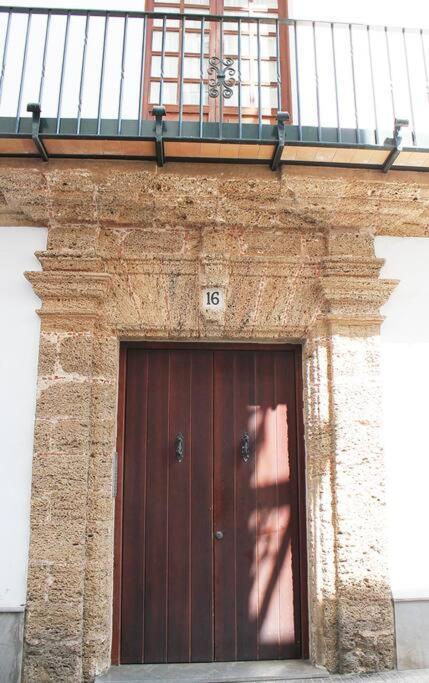 Fancy Apartment In A Historic House, Chiclana City Center By C. Dreams チクラナ・デ・ラ・フロンテーラ エクステリア 写真