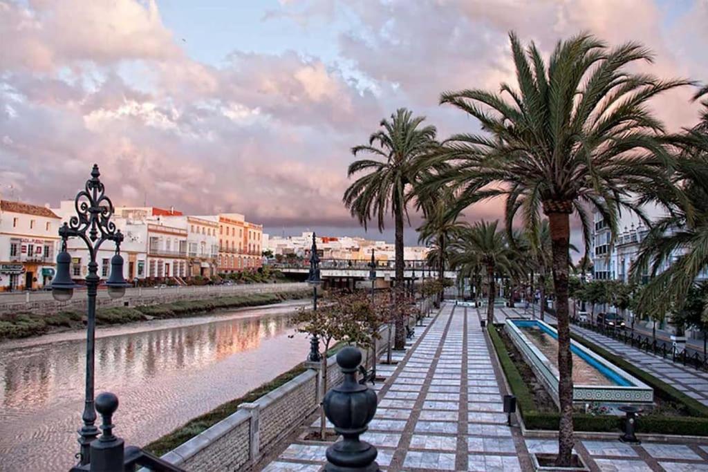 Fancy Apartment In A Historic House, Chiclana City Center By C. Dreams チクラナ・デ・ラ・フロンテーラ エクステリア 写真