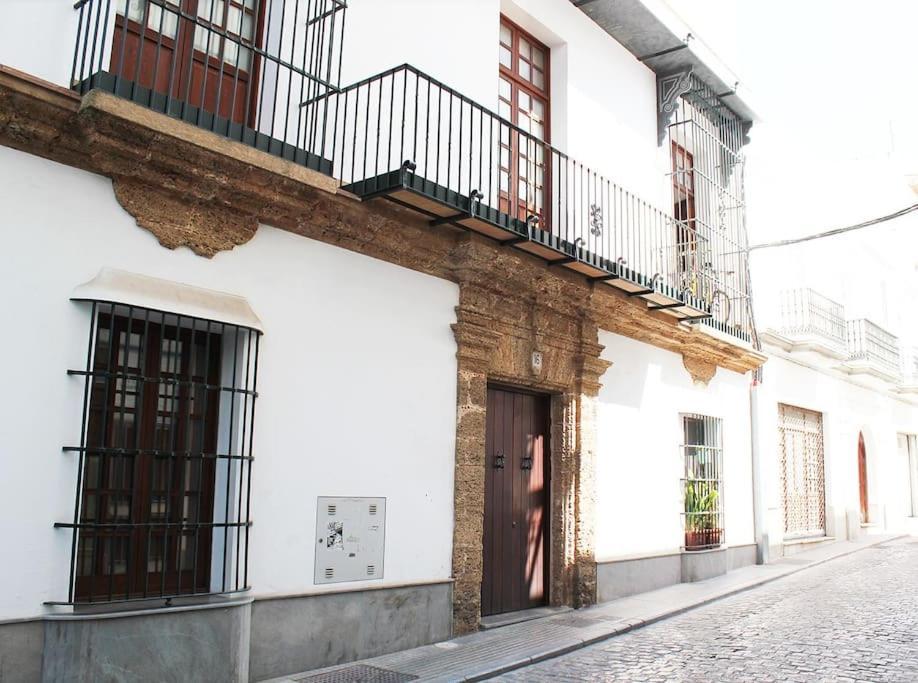 Fancy Apartment In A Historic House, Chiclana City Center By C. Dreams チクラナ・デ・ラ・フロンテーラ エクステリア 写真